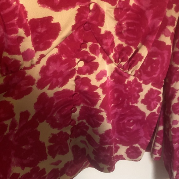 Size 14 J.Crew Floral Pink/fuschia blouse with covered buttons - Picture 4 of 11